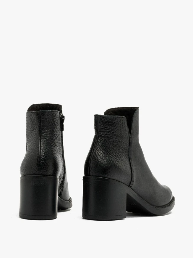 Schwarze Stiefel aus Leder