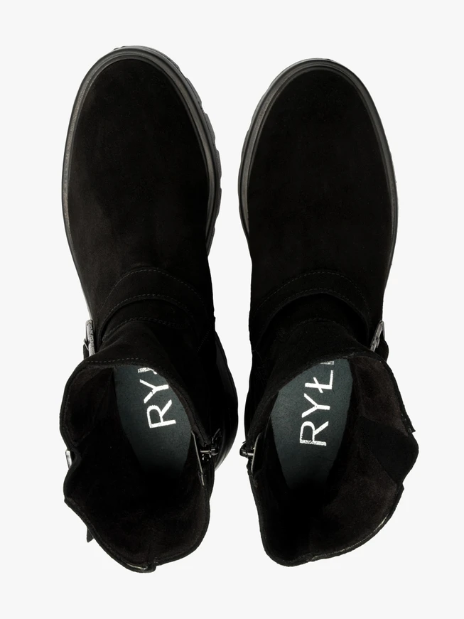 Schwarze Stiefel mit Schnallen