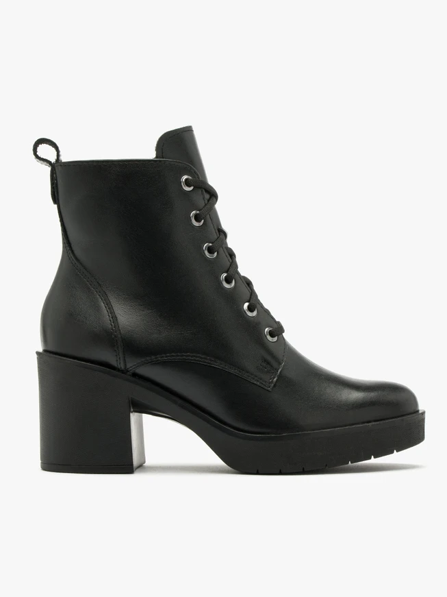 Schwarze Damenstiefel mit festem Boden