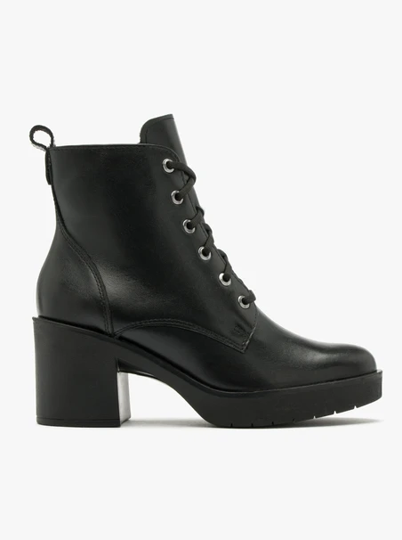 Schwarze Damenstiefel mit festem Boden