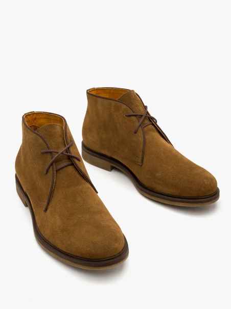 Brown men’s Chukka boots