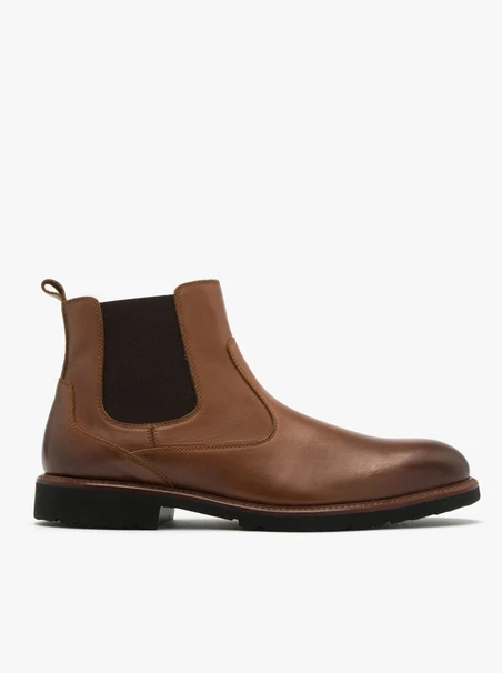Brown men’s Chelsea boots with lightweight sole
