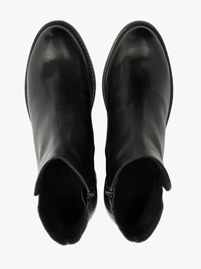 Schwarze Stiefel aus Leder