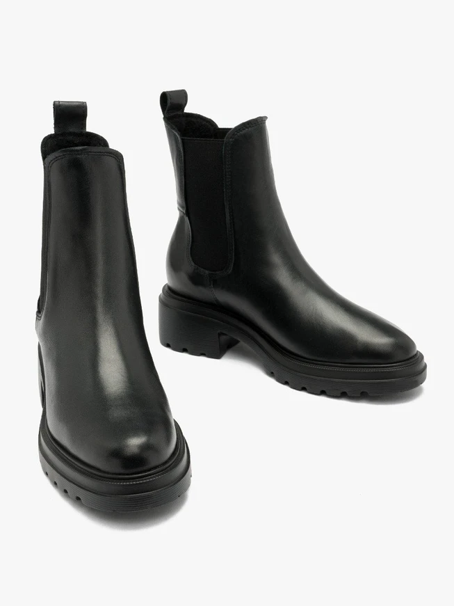 Schwarze Damenpantoffeln