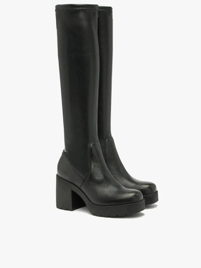 Schwarze Stiefel mit flexiblem, schmalem Schaft
