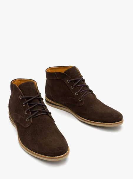 Dunkelbraune Herrenstiefel auf leichter Sohle