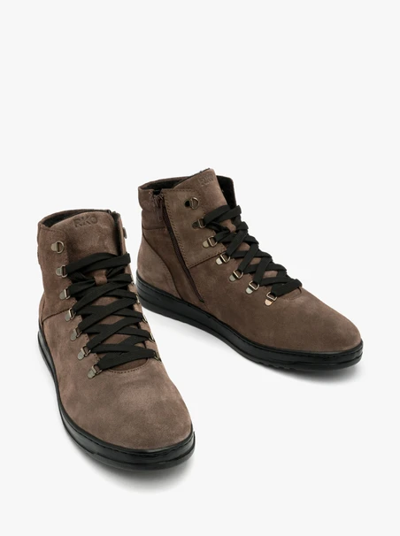 Gray men’s boots with lightweight sole