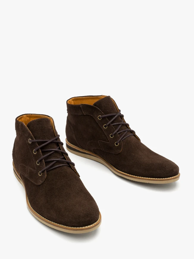 Dunkelbraune Herrenstiefel auf leichter Sohle