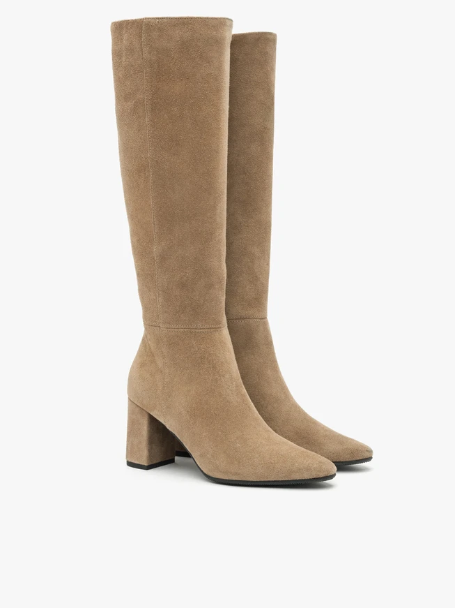 Stiefel mit Sandabsatz