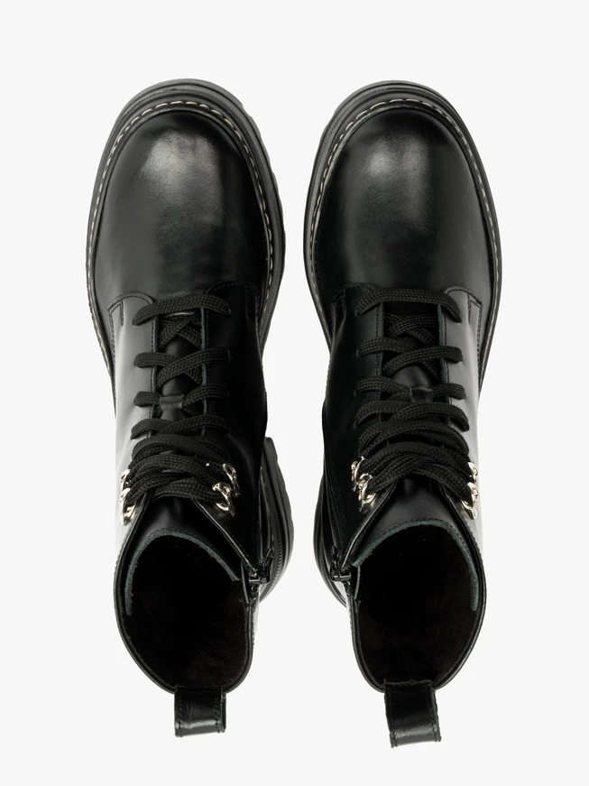 Schwarze Baggerstiefel mit dekorativer Sohle
