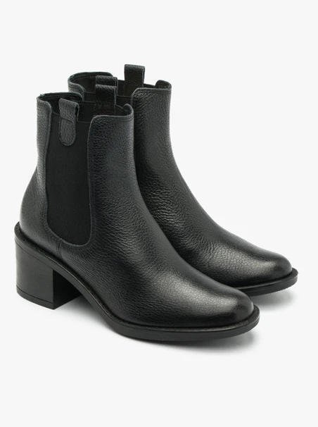 Schwarze Damenpantoffeln