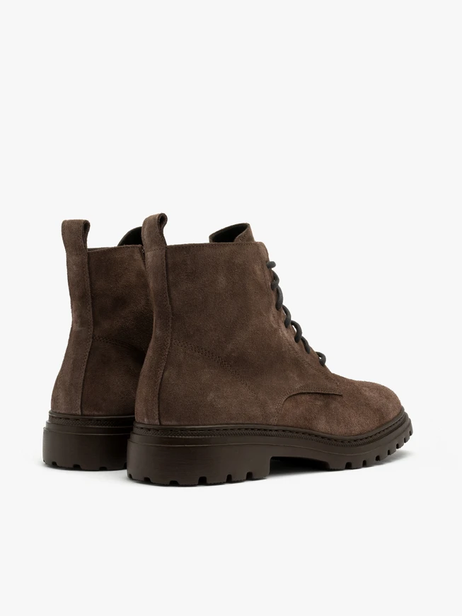 Graue Herrenstiefel mit leichter Sohle