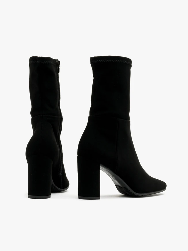Schwarze hohe Stöckelschuhe mit Gummizug