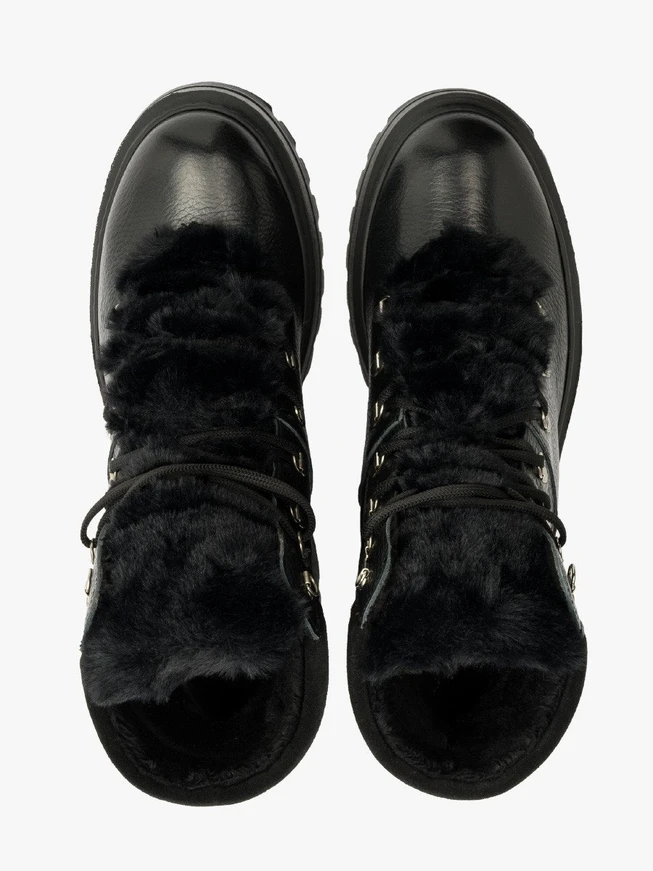 Schwarze isolierte Stiefel