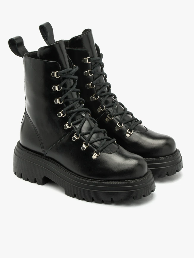 Schwarze isolierte Damenstiefel mit dicker Sohle aus natürlichem Schafsfell