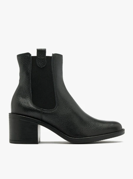 Schwarze Damenpantoffeln