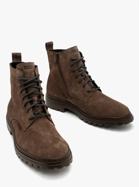 Graue Herrenstiefel mit leichter Sohle