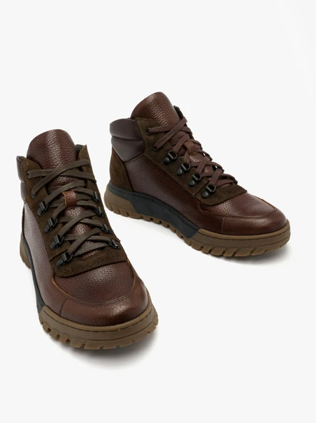 Dunkelbraune Herrenstiefel mit zweifarbiger Sohle