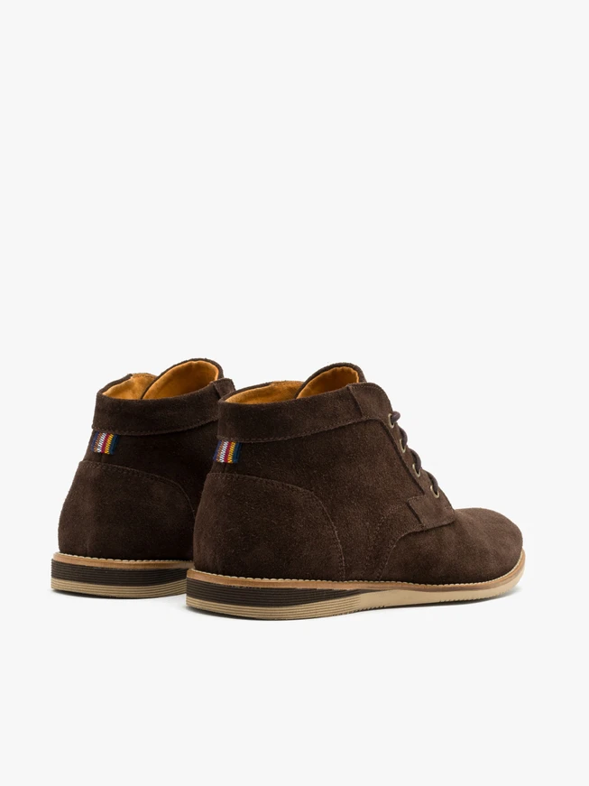 Dunkelbraune Herrenstiefel auf leichter Sohle