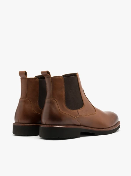 Brown men’s Chelsea boots with lightweight sole