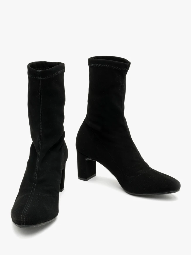 Schwarze Stiefel mit elastischem Schaft