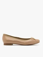Beigefarbene Ballerinas mit Schleife
