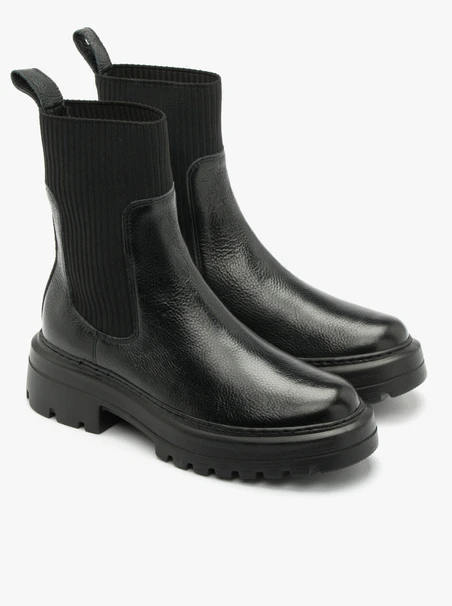 Schwarze Hausschuhe aus elastischem Stoff