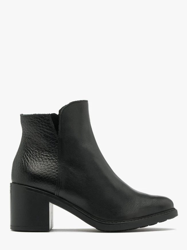 Schwarze Stiefel aus Leder