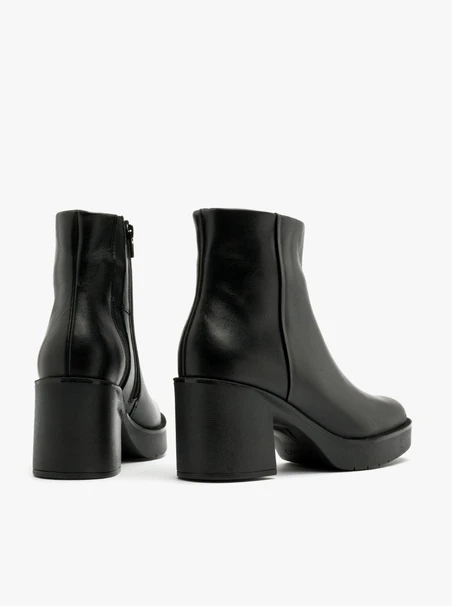 Black fur-lined ankle boots with chunky heel