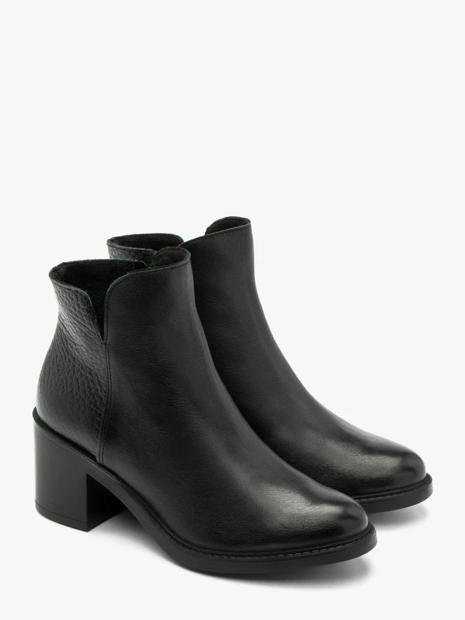 Schwarze Stiefel aus Leder