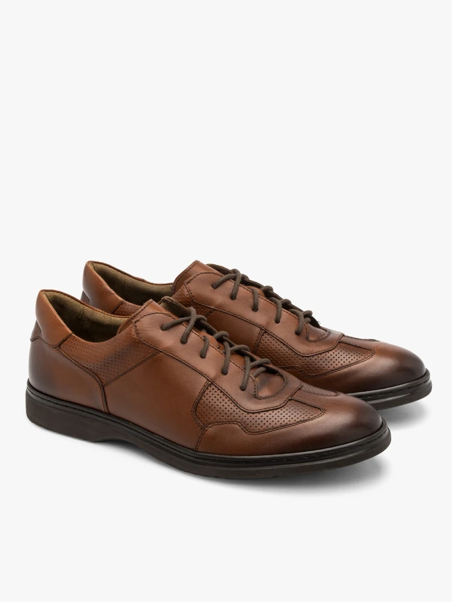 Brauner Herrenhalbschuh mit dekorativem Schaft