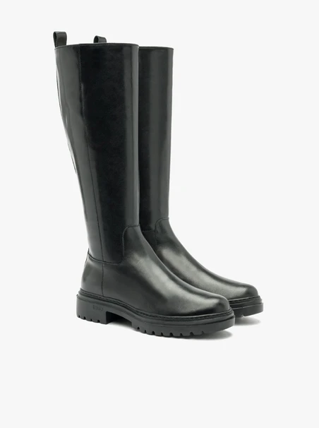 Schwarze Stiefel mit leichter Sohle