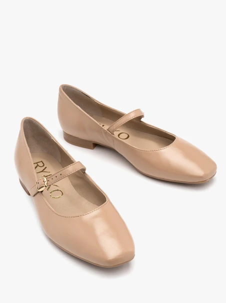 Beige ballerinas with decorative clasp