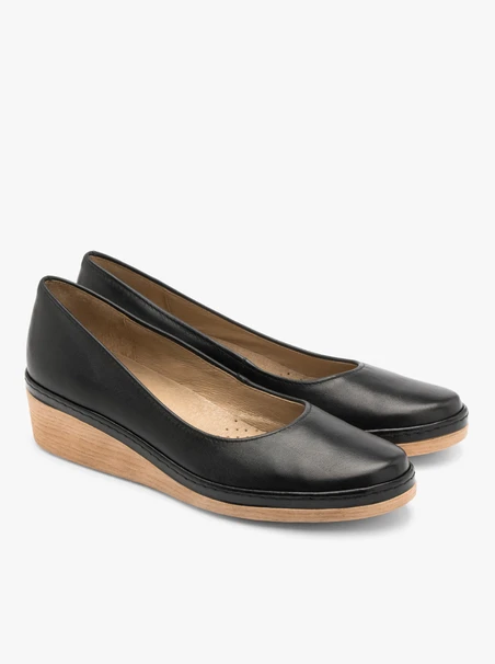 Schwarze Plateau-Pumps