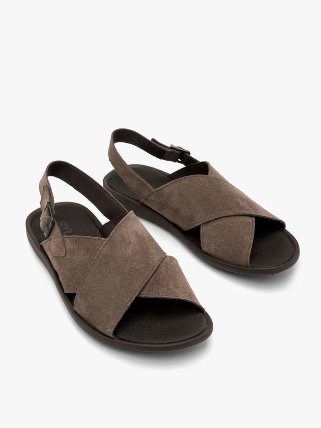 Graubraune Sandalen mit Schnallenverschluss