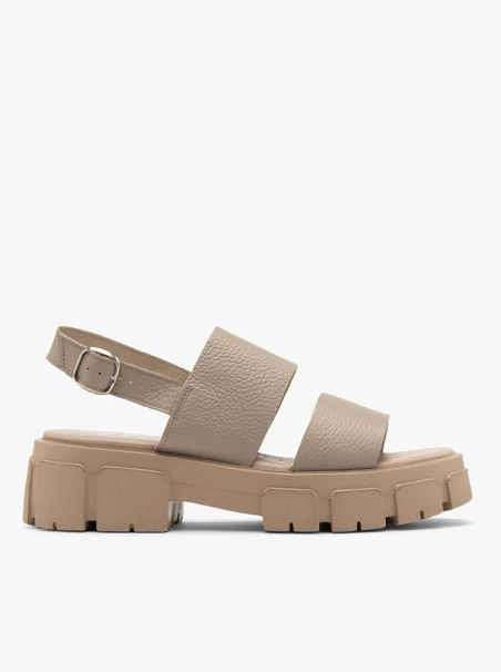 Beigefarbene Sandalen mit festem Boden