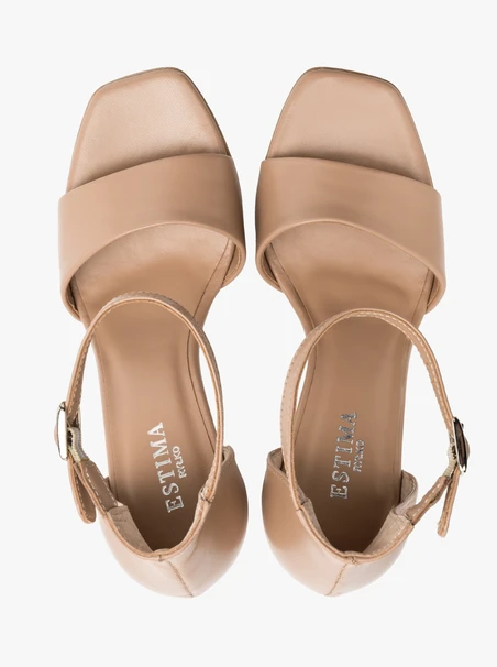 Beigefarbene hohe Stiletto-Sandalen