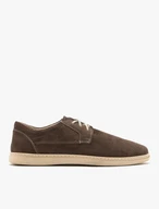 Graubraune Sporthalbschuhe mit dekorativer Perforation