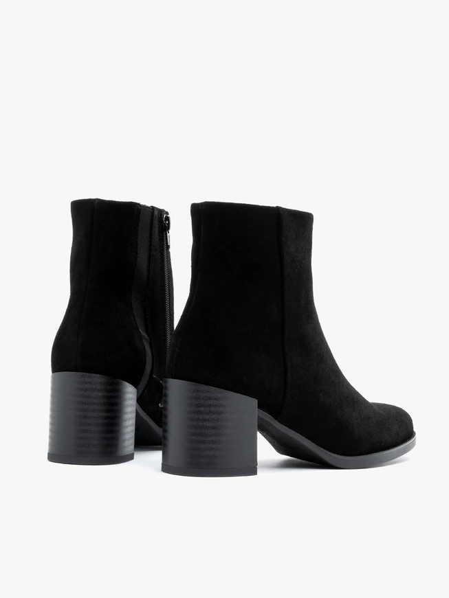 Schwarze Velourslederstiefel