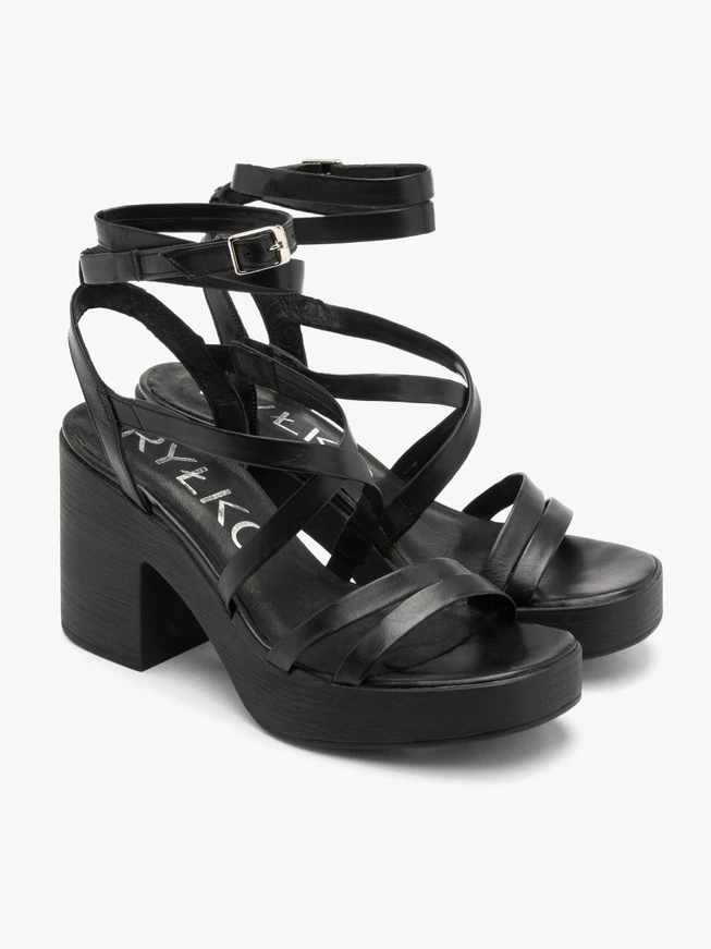 Schwarze Sandalen mit dekorativen Riemen