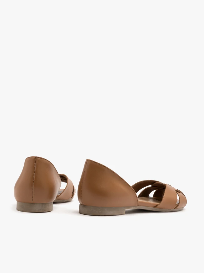 Braune zehenoffene Ballerinas