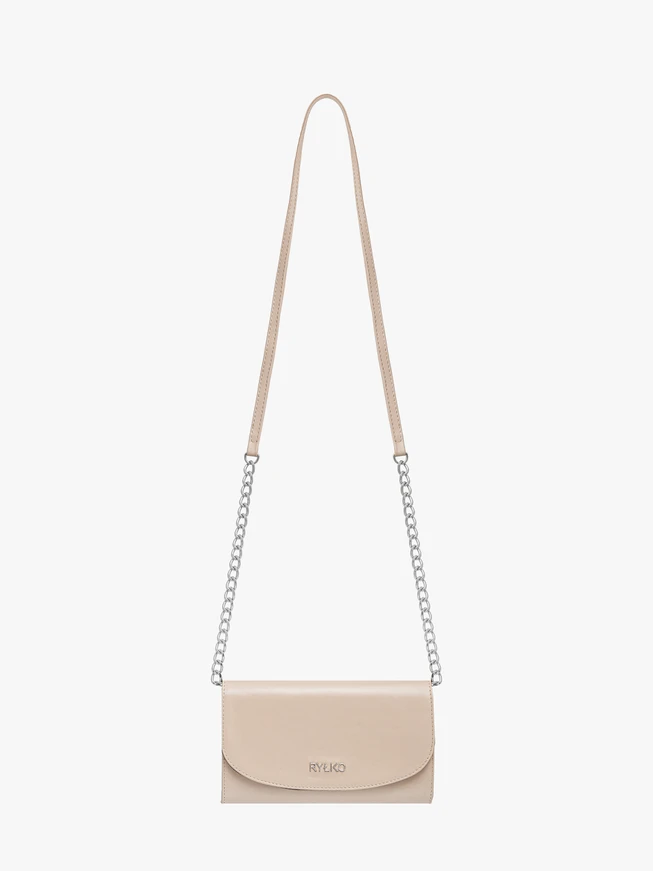 Kleine beigefarbene Clutch-Tasche