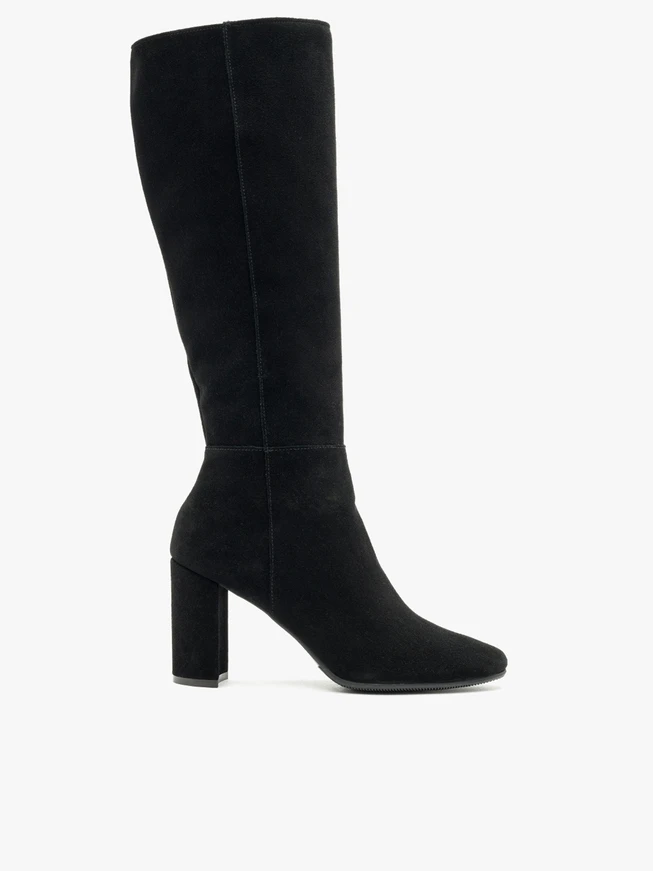 Schwarze hochhackige Stiefel