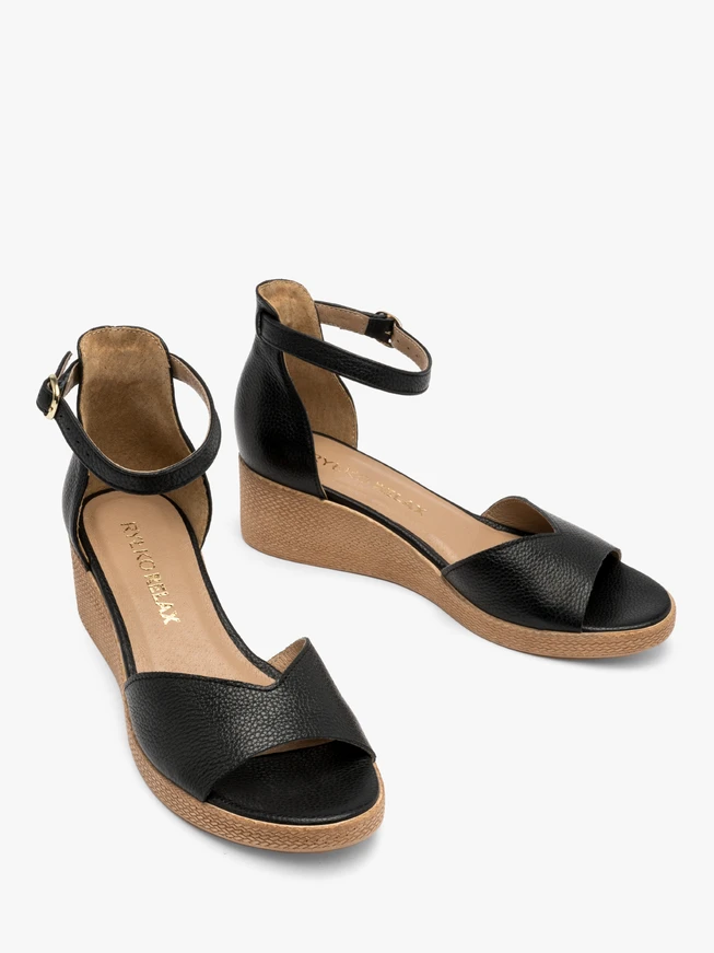 Schwarze Plateausandalen