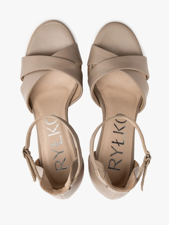 Beigefarbene Stiletto-Sandalen
