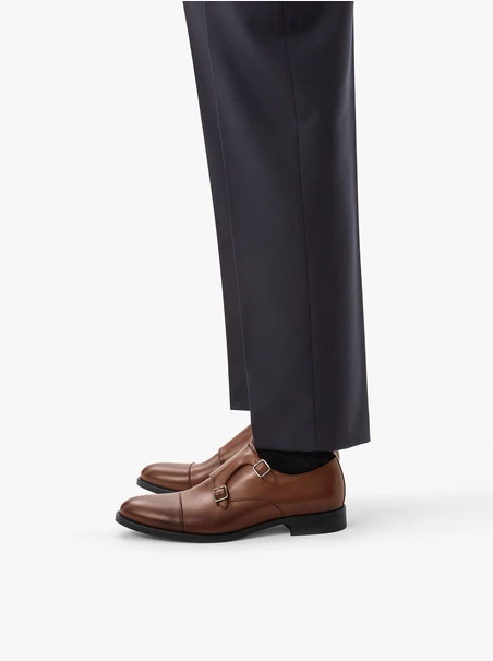 Brown men’s shoe with decorative buckle