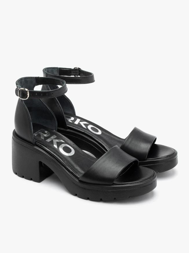 Chunky black women’s sandals