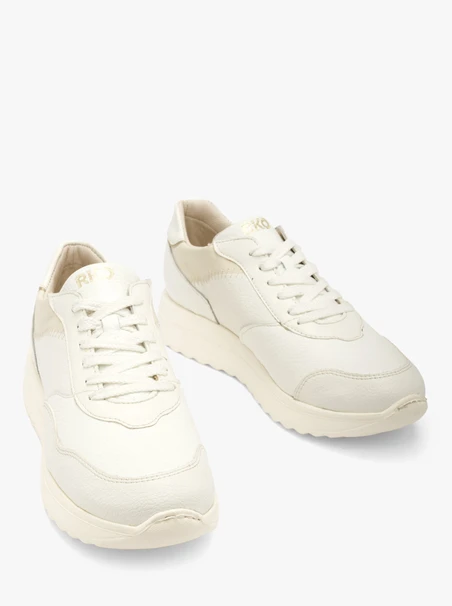 White sporty shoes with platinum heel tab