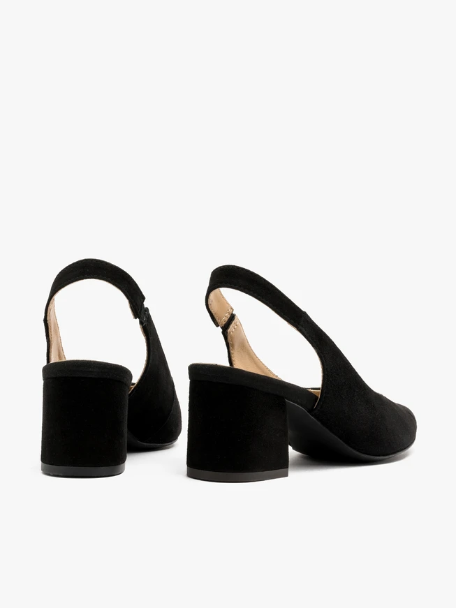 Schwarze Pumps mit offenem Absatz aus Velours