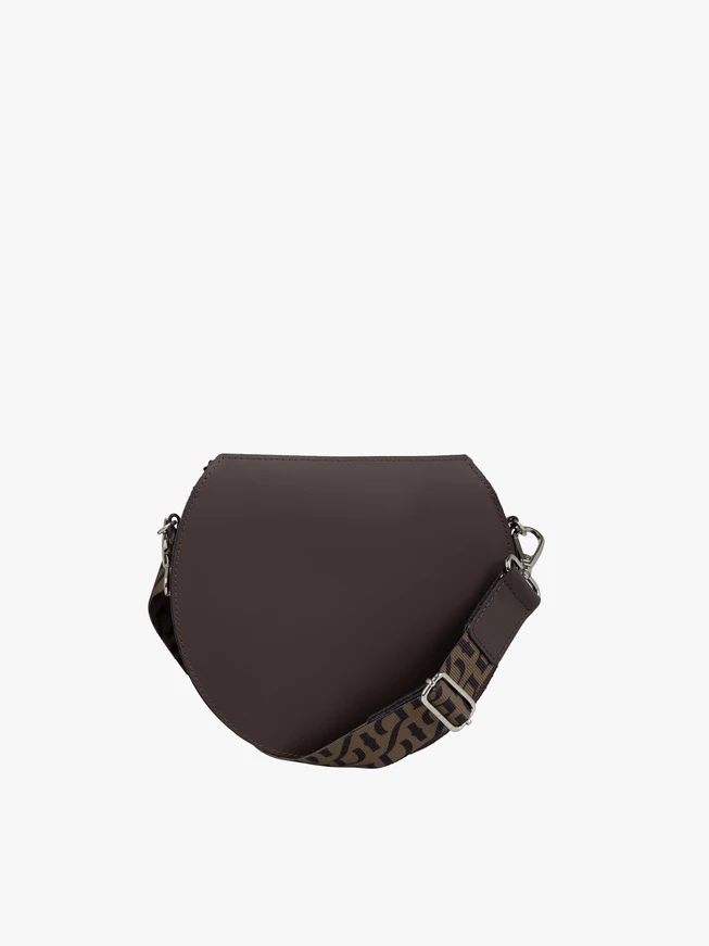 Dunkelbraune Handtasche mit Logo auf dem Riemen